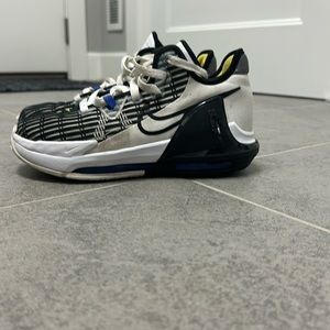Boys Nike Lebron shoes